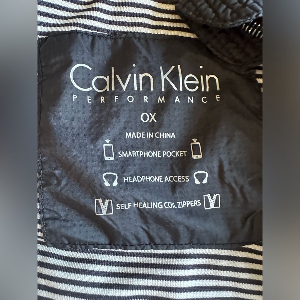 Calvin Klein Light Puffer Jacket - Picture 6 of 7